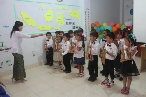 main angklung